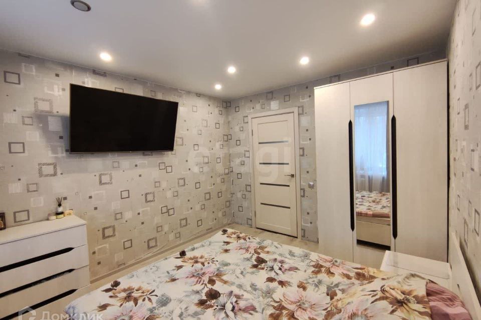 Продаётся 4-комнатная квартира, 61.5 м²