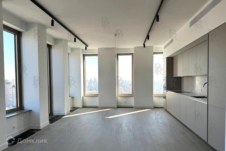 Продаётся 4-комнатная квартира, 154 м²