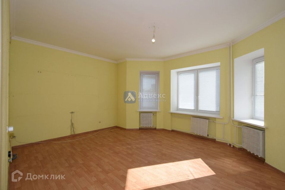 Продаётся 3-комнатная квартира, 146.3 м²