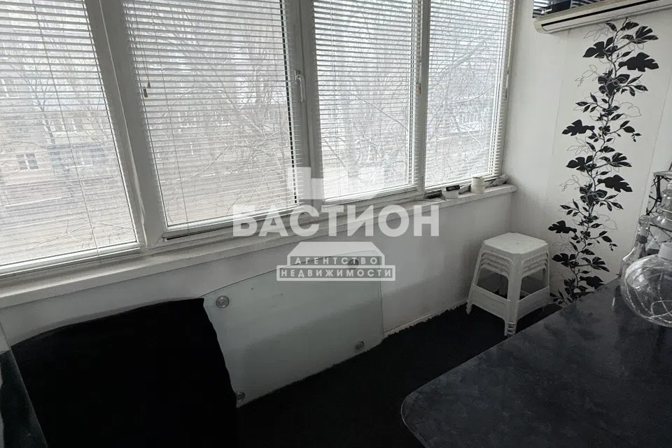 Продаётся 4-комнатная квартира, 90 м²