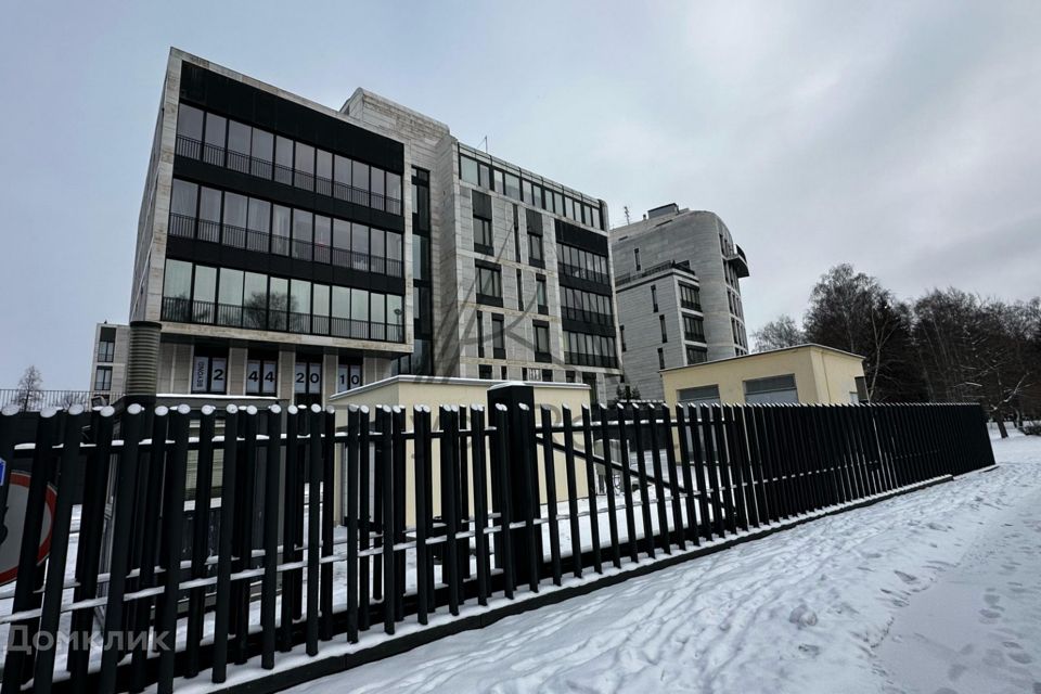 Сдаётся 5-комнатная квартира, 300 м²