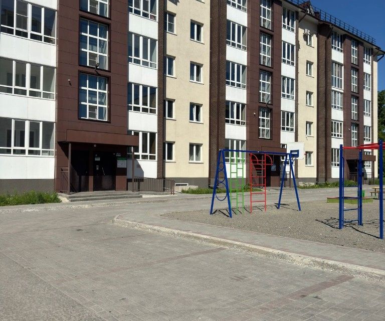 Продаётся 3-комнатная квартира, 120 м²