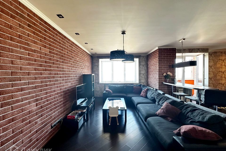 Продаётся 2-комнатная квартира, 77.3 м²