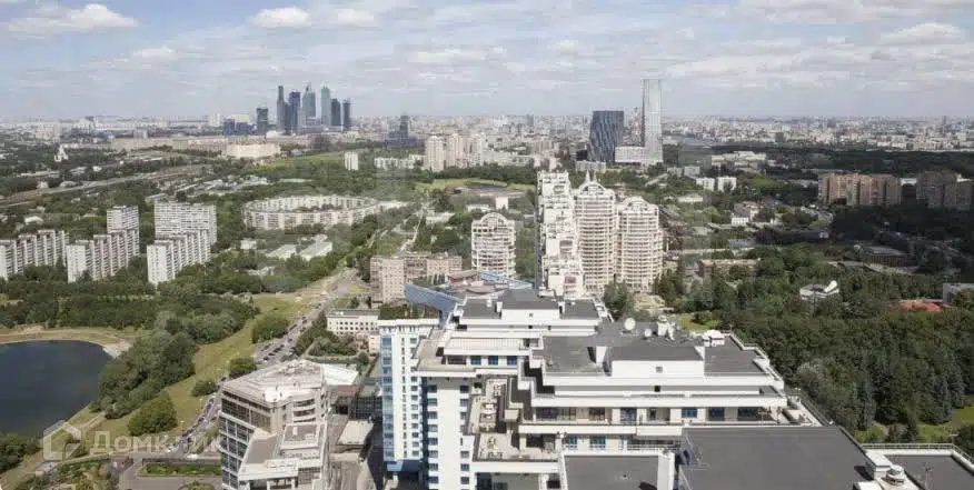 Продаётся 4-комнатная квартира, 155 м²