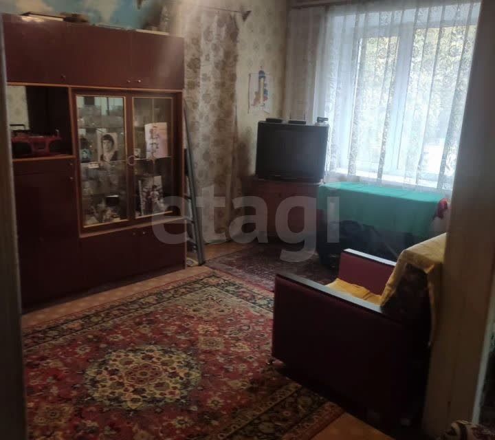 Продаётся 3-комнатная квартира, 41.8 м²