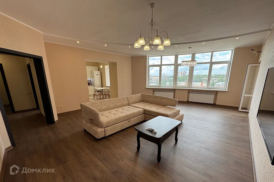 Продаётся 3-комнатная квартира, 156 м²