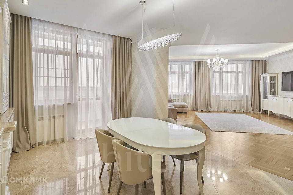 Продаётся 4-комнатная квартира, 187 м²