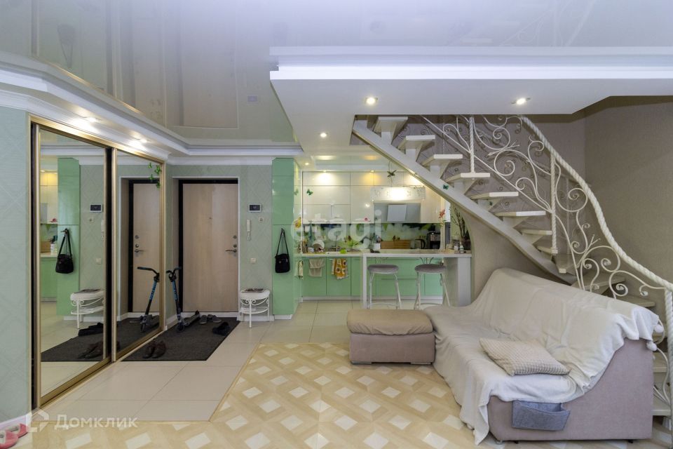 Продаётся 3-комнатная квартира, 150 м²
