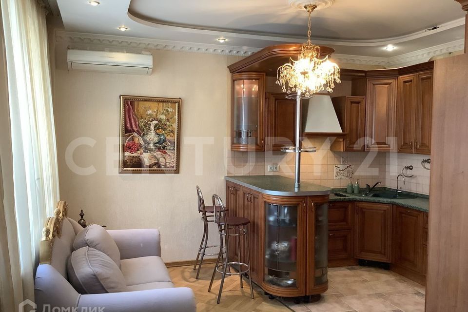 Сдаётся 4-комнатная квартира, 150 м²