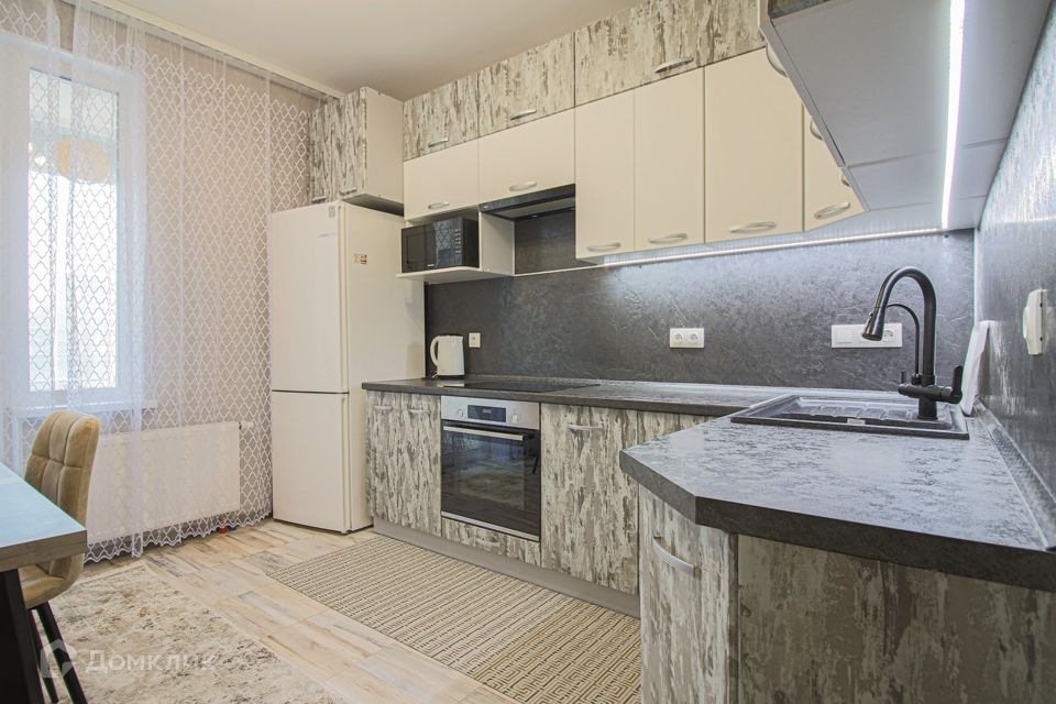 Сдаётся 1-комнатная квартира, 42 м²