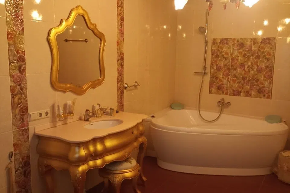 Сдаётся 2-этажный дом, 150 м²