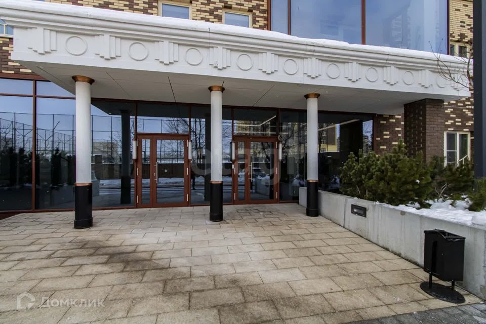 Продаётся 4-комнатная квартира, 155.8 м²