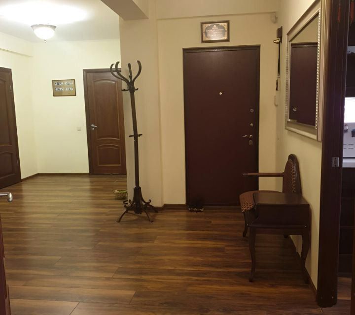 Продаётся 3-комнатная квартира, 121 м²