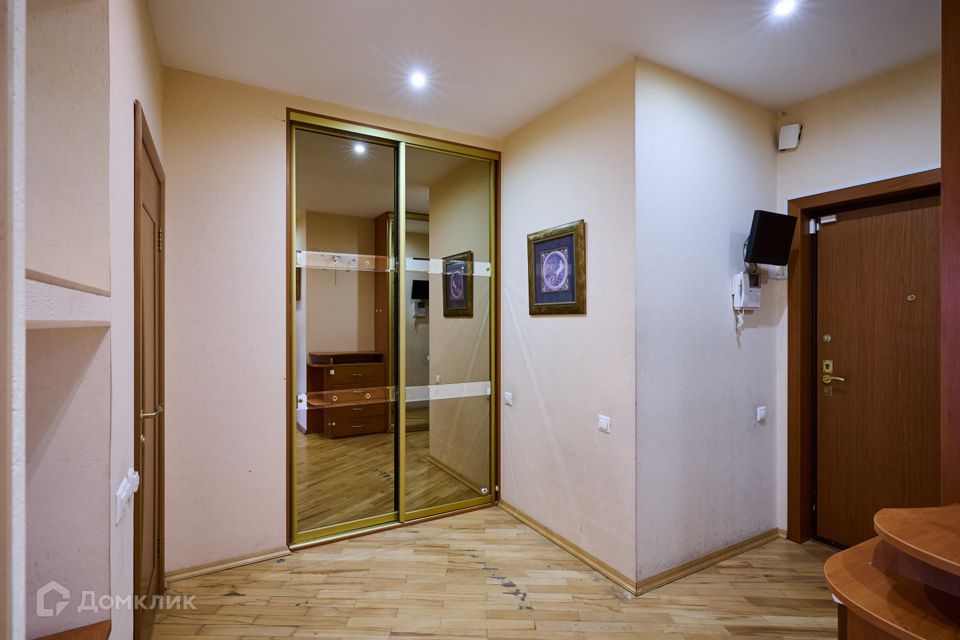 Продаётся 3-комнатная квартира, 121.3 м²