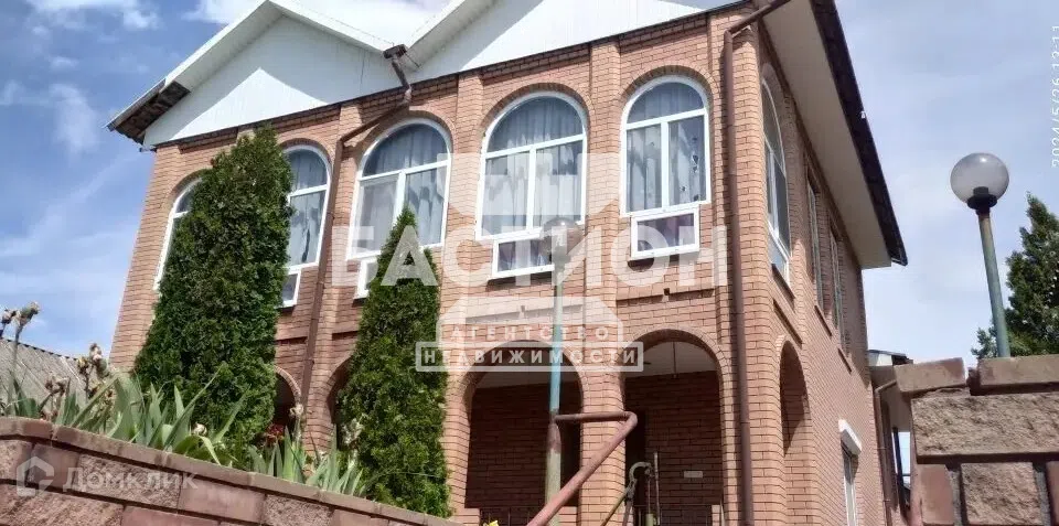 Продаётся 2-этажный дом, 200 м²