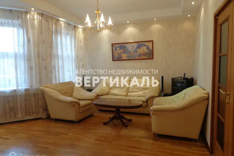 Продаётся 4-комнатная квартира, 156 м²