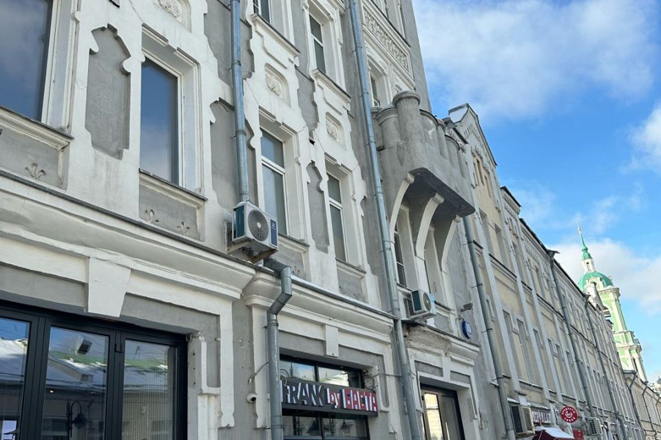 Продаётся 5-комнатная квартира, 273.2 м²