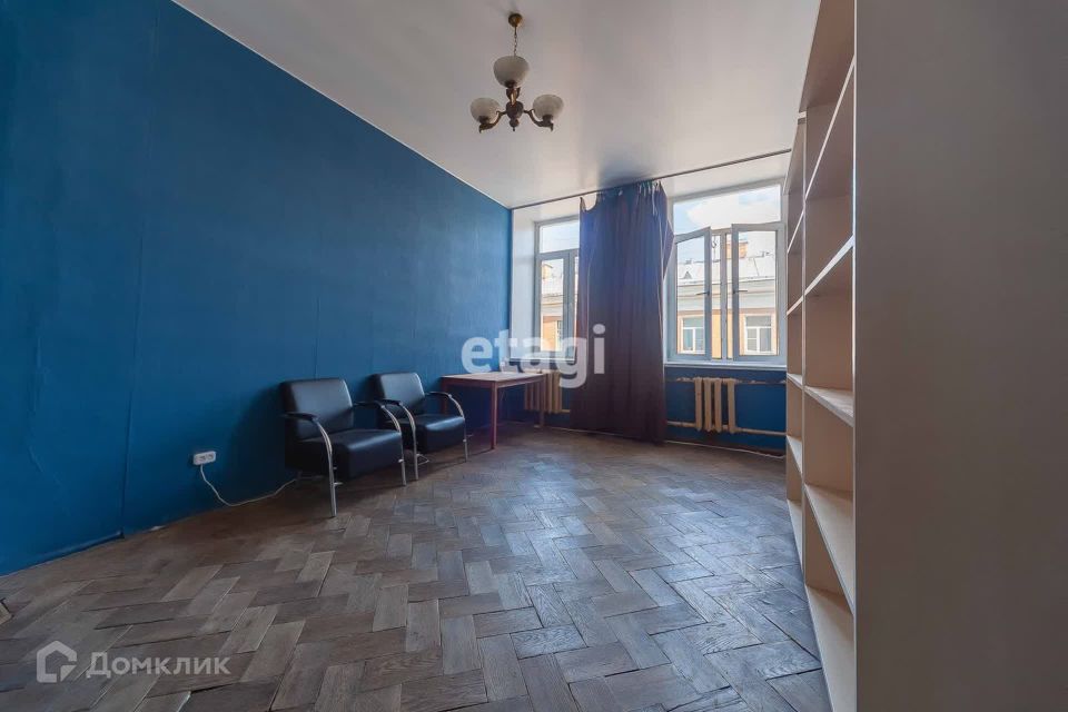 Продаётся комната в 4-комн. квартире, 137.3 м²