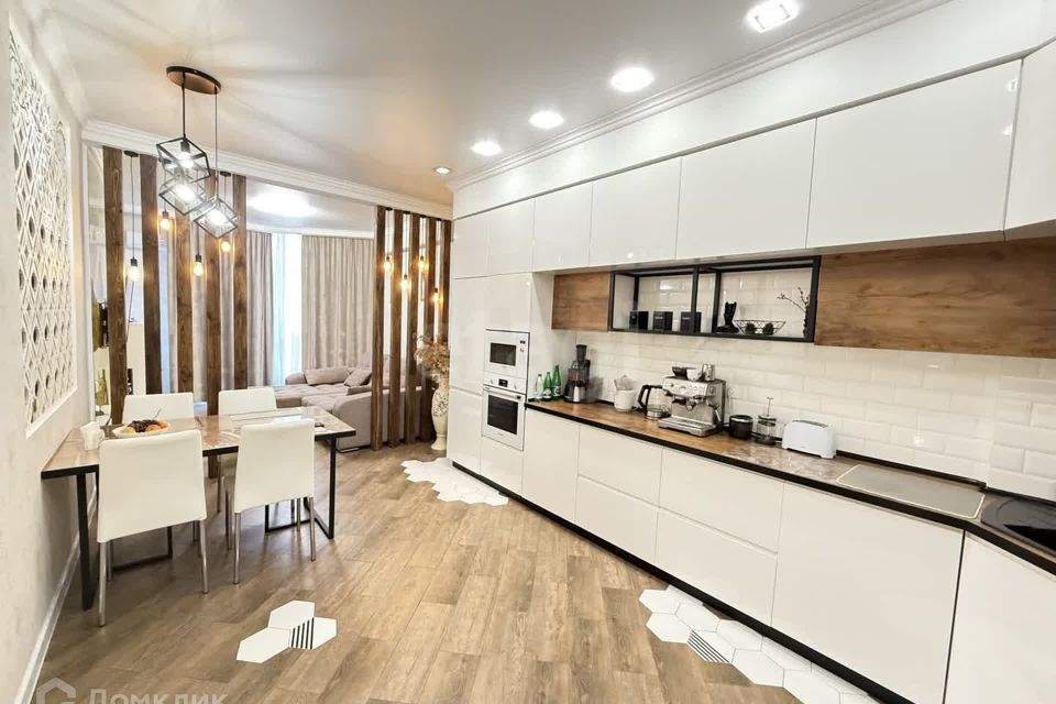 Продаётся 1-комнатная квартира, 63.9 м²