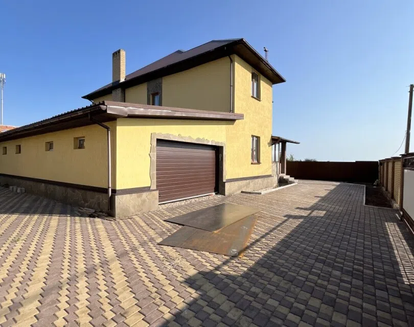 Продаётся 2-этажный дом, 243 м²