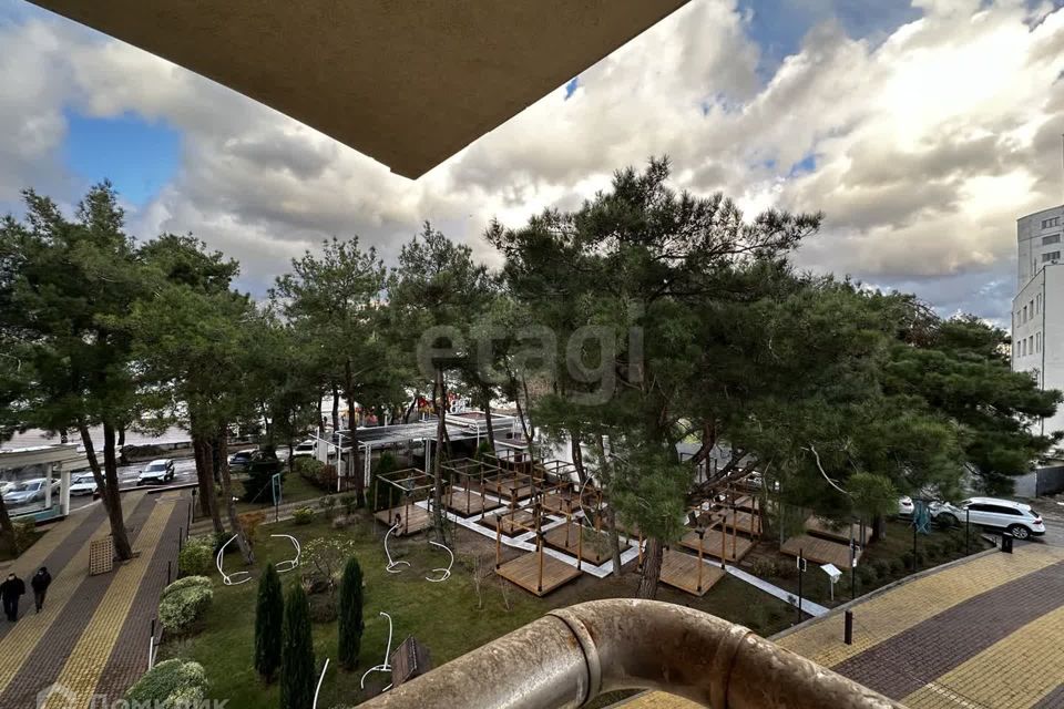 Продаётся 3-комнатная квартира, 135 м²