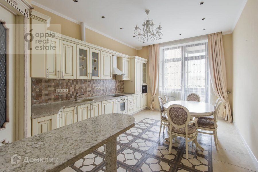 Сдаётся 4-комнатная квартира, 137 м²