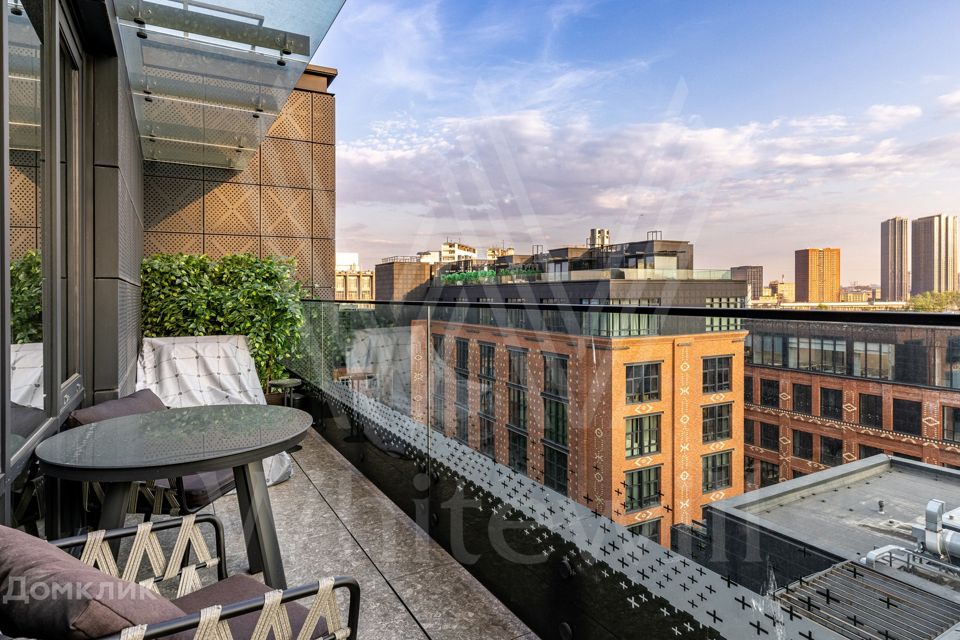Продаётся 4-комнатная квартира, 190 м²