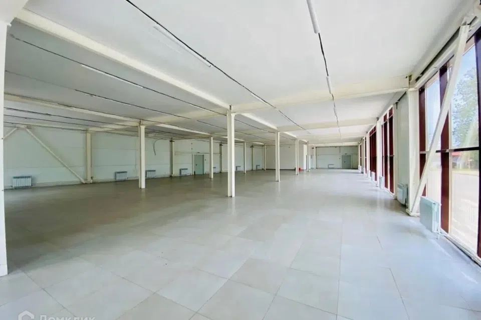 Сдаётся торговое помещение, 1040 м²