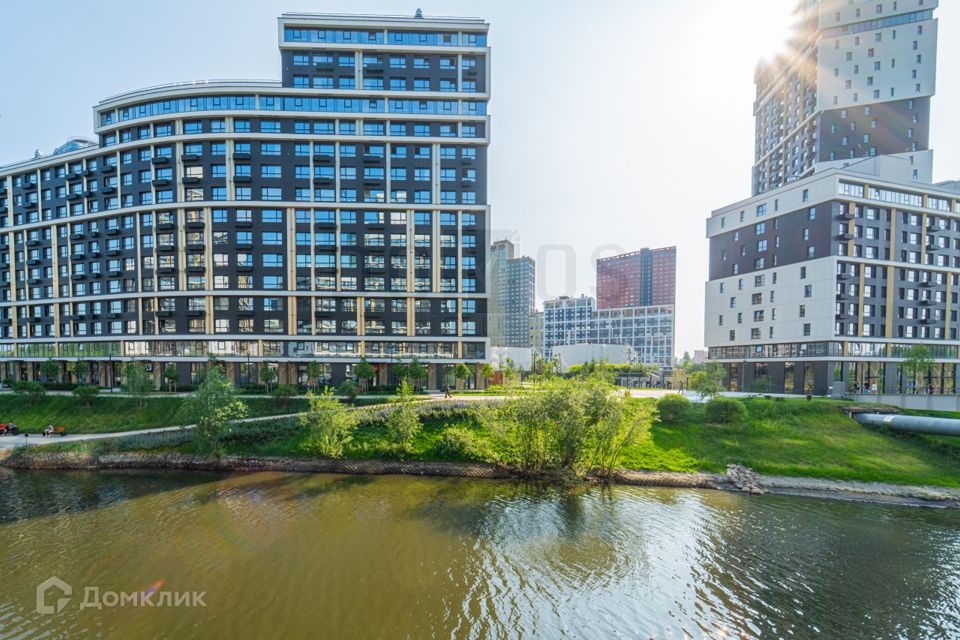 Продаётся 4-комнатная квартира, 171 м²