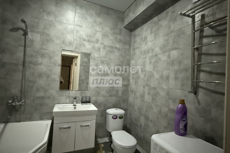 Сдаётся 2-комнатная квартира, 77 м²