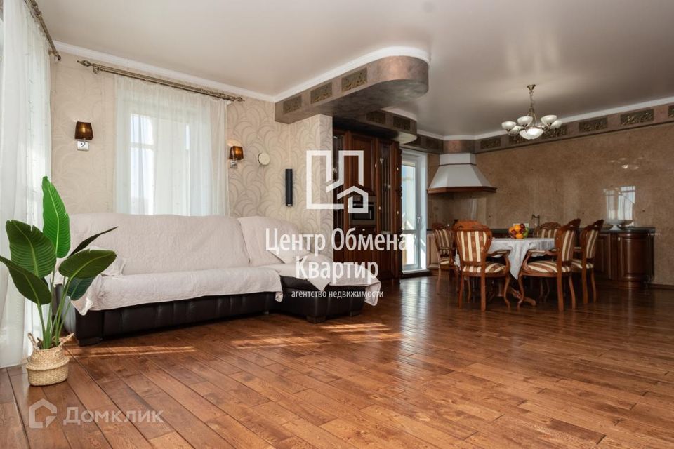 Продаётся 4-комнатная квартира, 174.6 м²