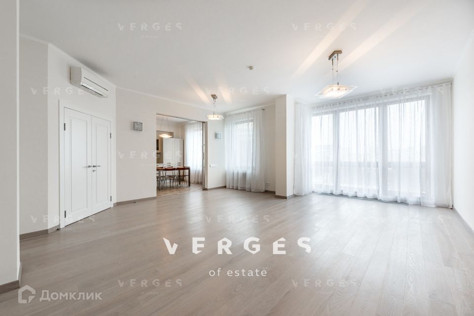 Продаётся 4-комнатная квартира, 173 м²