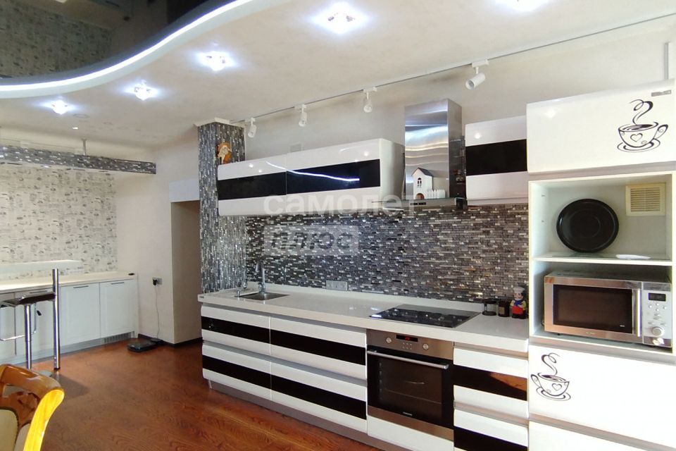 Продаётся 3-комнатная квартира, 102 м²