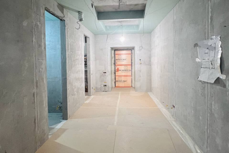 Продаётся 4-комнатная квартира, 165.6 м²