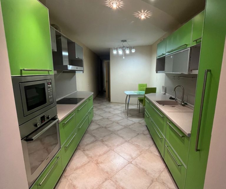 Продаётся 4-комнатная квартира, 127 м²