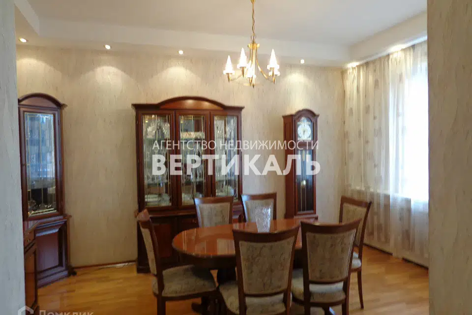 Продаётся 4-комнатная квартира, 156 м²