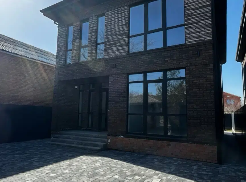 Продаётся 3-этажный дом, 270 м²