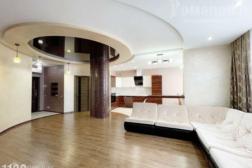Продаётся 3-комнатная квартира, 107.8 м²