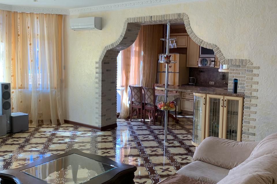 Продаётся 4-комнатная квартира, 120 м²