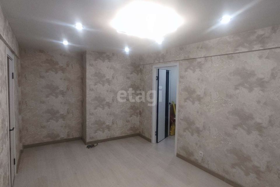 Продаётся 4-комнатная квартира, 58 м²