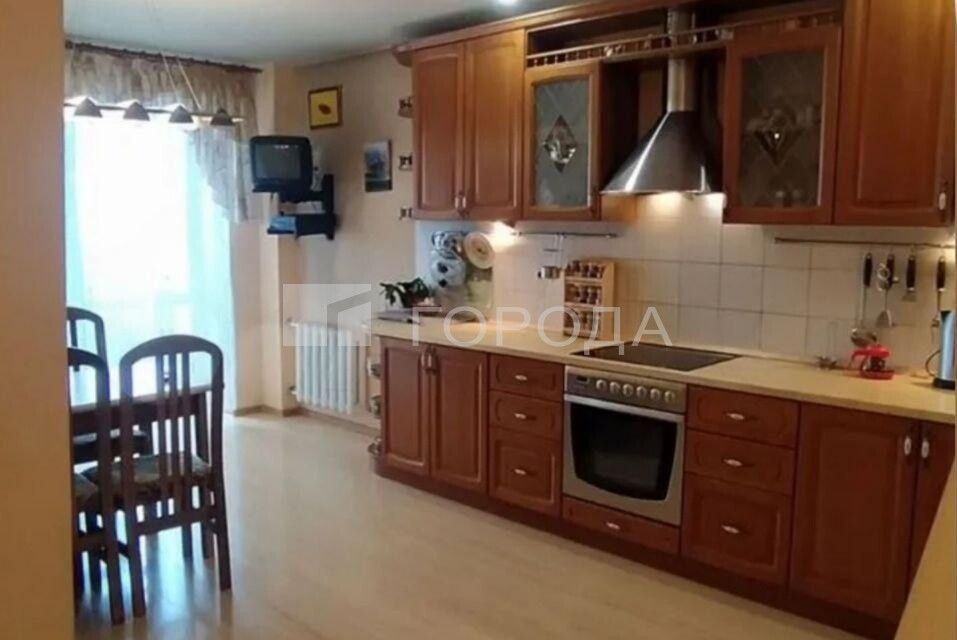 Продаётся 4-комнатная квартира, 140.7 м²