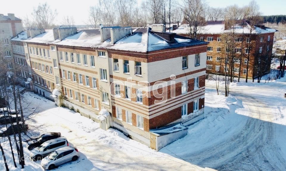 Продаётся 4-комнатная квартира, 70.3 м²