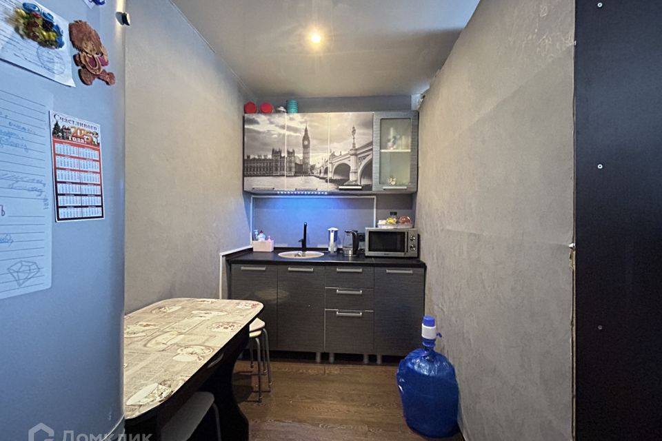 Продаётся комната в 16-комн. квартире, 17.5 м²