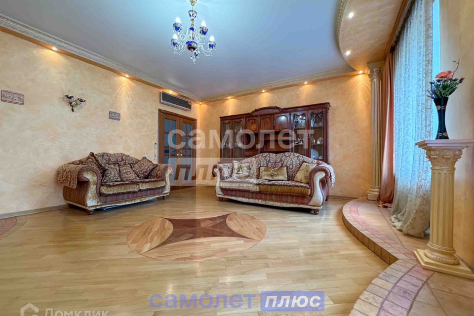 Продаётся 4-комнатная квартира, 145.3 м²