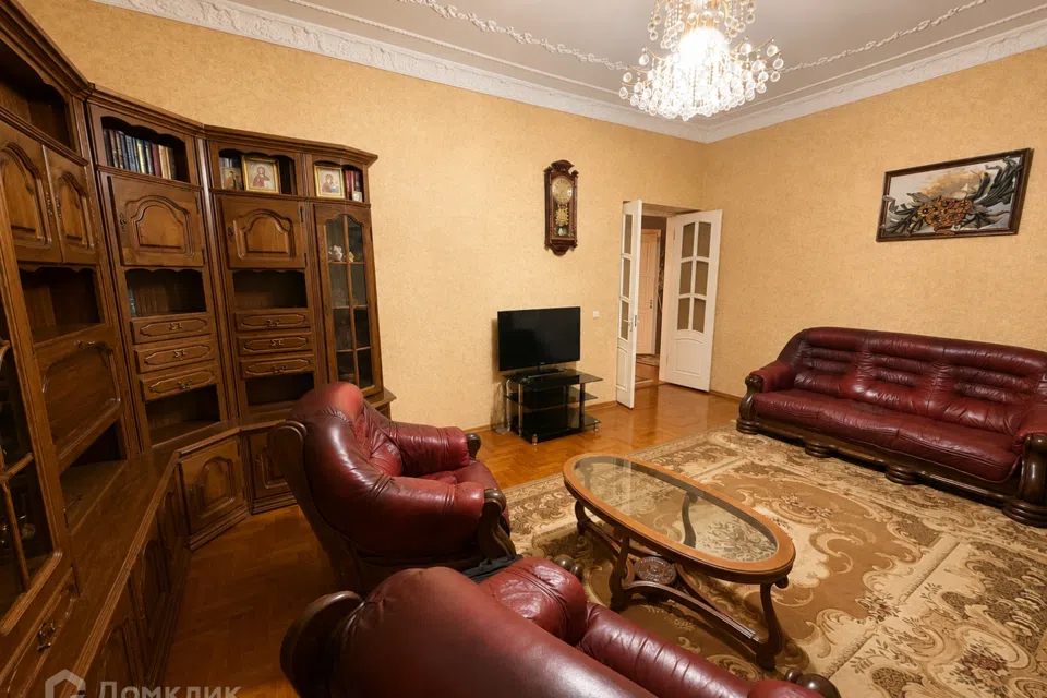 Продаётся 4-комнатная квартира, 97 м²