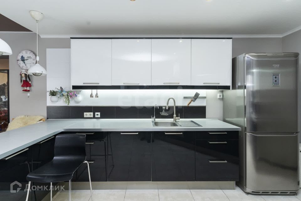 Продаётся 2-комнатная квартира, 93.3 м²