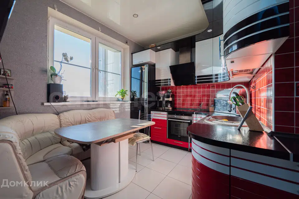 Продаётся 3-комнатная квартира, 63.8 м²