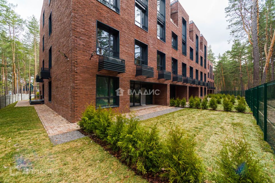 Продаётся 4-комнатная квартира, 137.6 м²