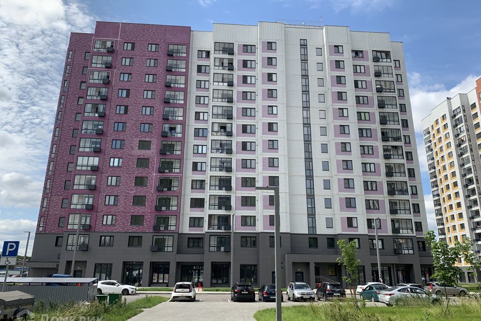 Продаётся 4-комнатная квартира, 162.7 м²