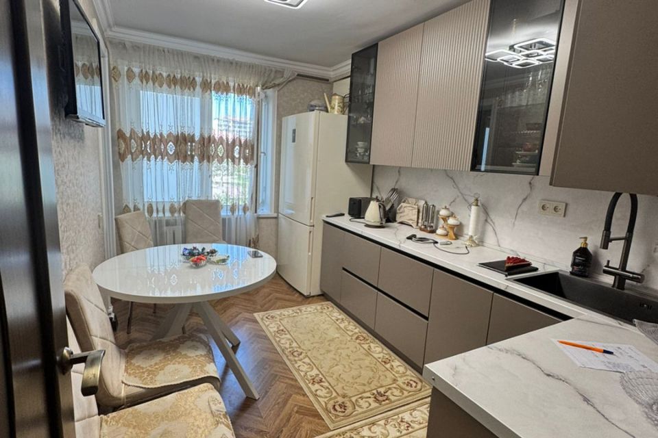 Продаётся 4-комнатная квартира, 120 м²